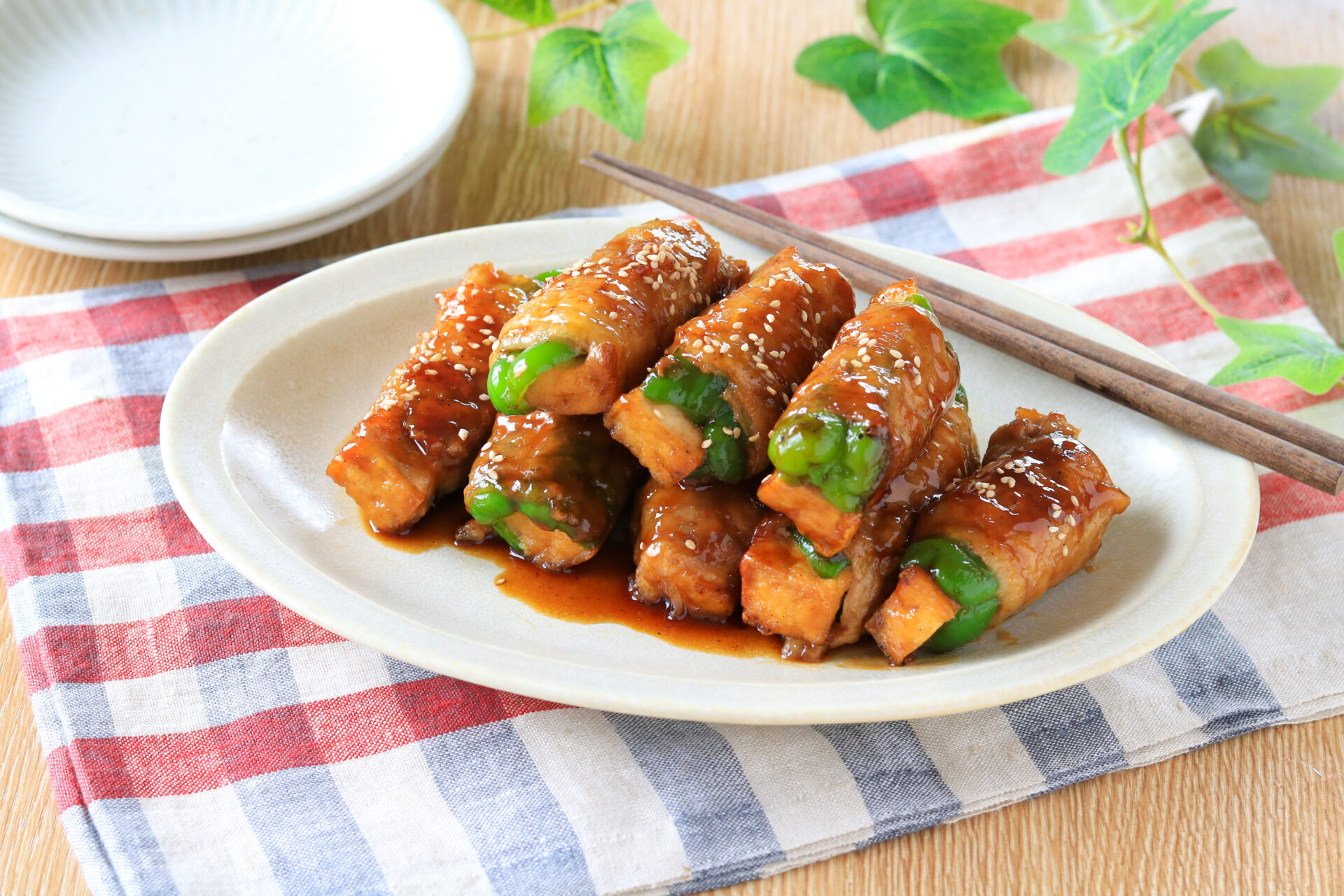 『厚揚げの肉巻きピーマン』