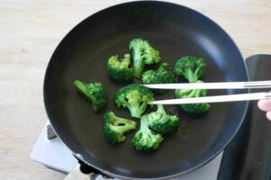 ブロッコリーのおかかチーズ焼き