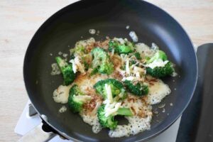 ブロッコリーのおかかチーズ焼き