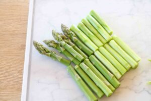 アスパラガスの辛子酢味噌和え