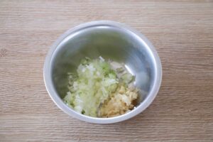 チンゲン菜の香味ナッツだれ