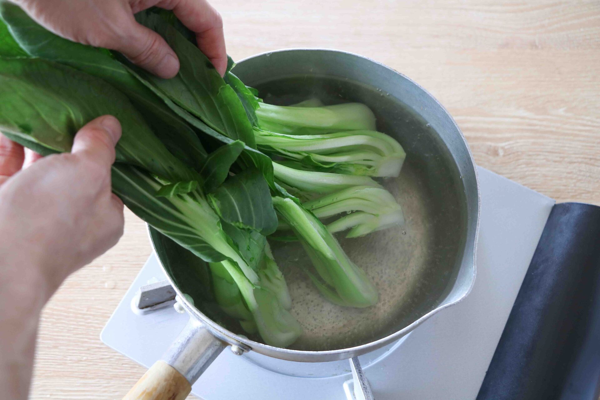 チンゲン菜の香味ナッツだれ