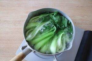 チンゲン菜の香味ナッツだれ