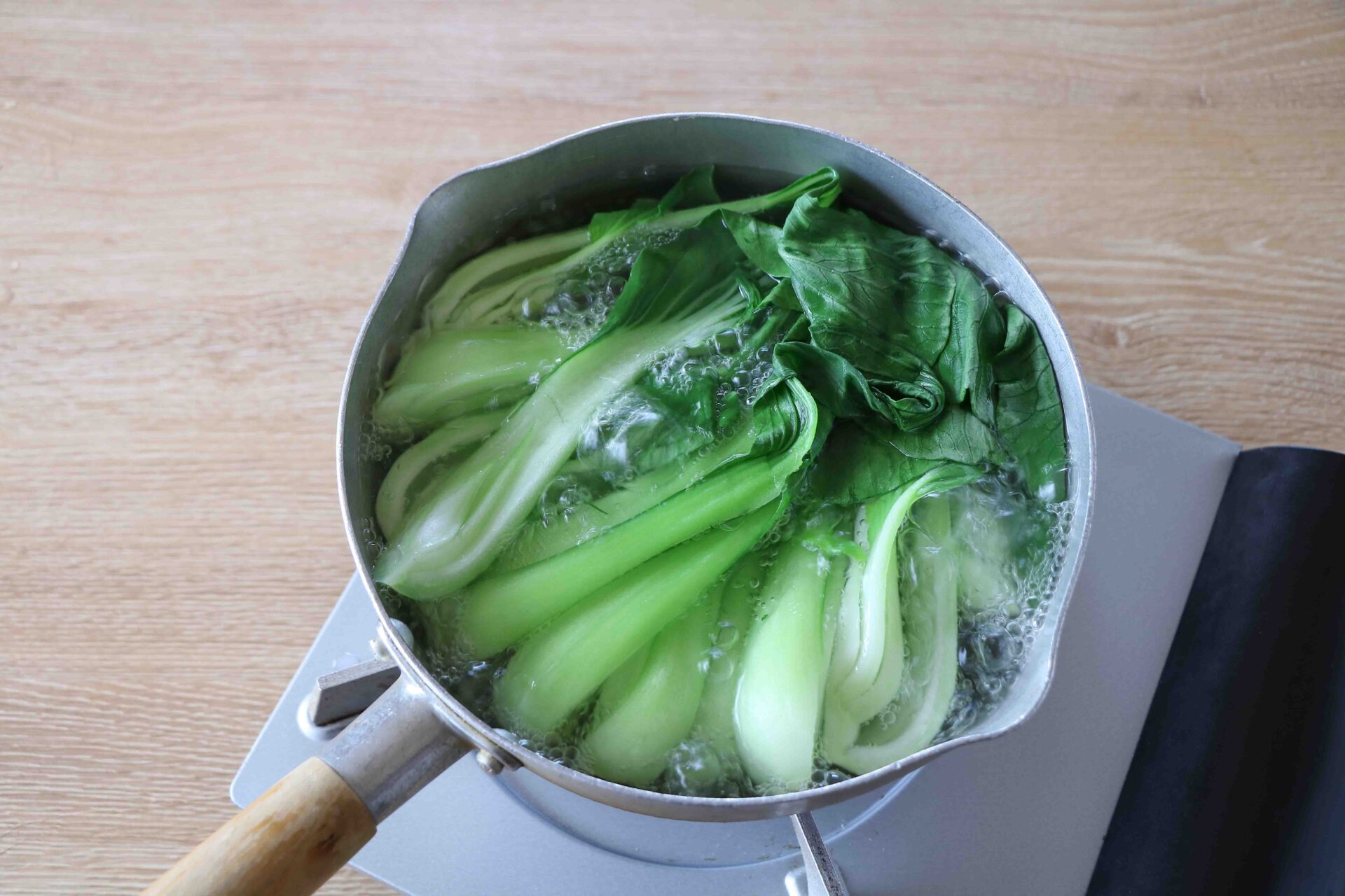 チンゲン菜の香味ナッツだれ